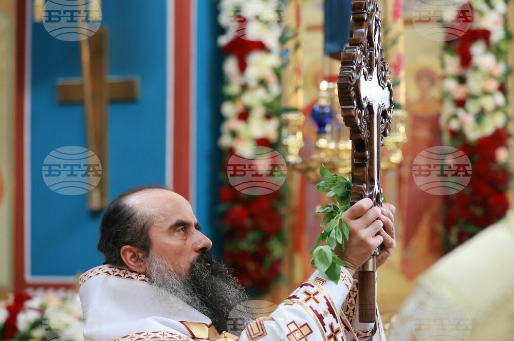 Patriarch Daniil Officiates at Divine Liturgy for Feast Day of the Exaltation of the Holy Cross