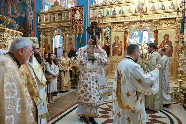 Силата на честния и животворящ кръст ще се прояви, когато започнем борбата със страстите и с греховете ни, каза патриарх Даниил