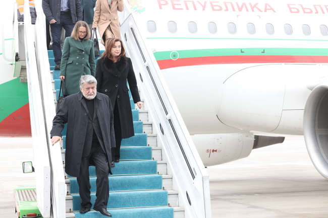 Народно събрание: Българска парламентарна делегация, водена от председателя на Народното събрание Вежди Рашидов, пристигна на официално посещение в Република Турция