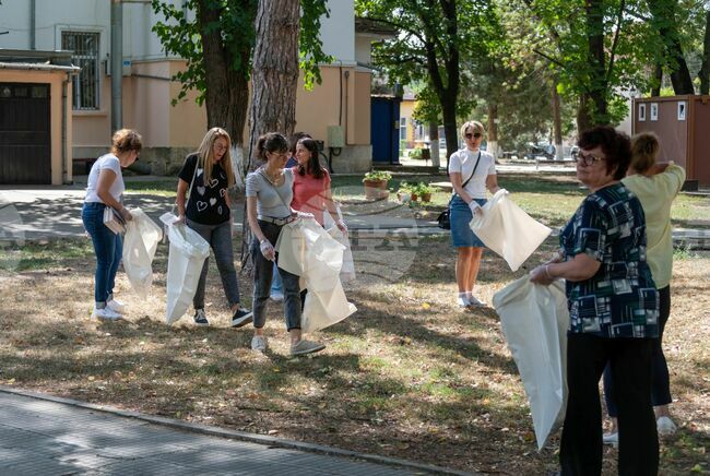 Областната управа в Русе участва в кампанията „Да изчистим България заедно“