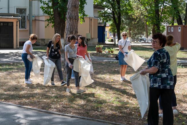 Областната управа в Русе участва в кампанията „Да изчистим България заедно“