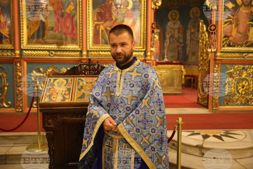 Всички носим своя кръст и затова го празнуваме не само един път в годината, а всеки ден, каза протойерей Светослав Анчев в Русе