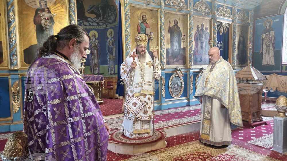 Нека божият кръст да ни закриля и вразумява, пожела Доростолският митрополит Яков