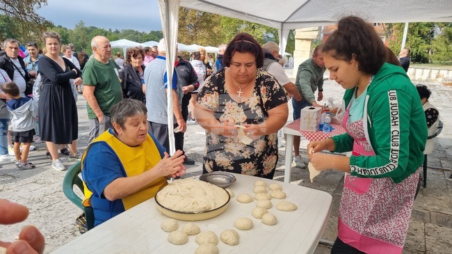 Село Буховци - празник на мекицата - традиции