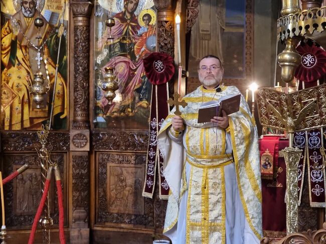 Празнуваме кръста като източник на живота, като съвършенство на любовта, бе посланието на архиерейския наместник в Ямбол архим. Димитрий