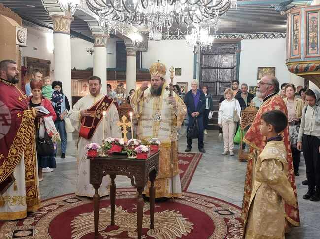 Центърът на християнина е Христовият кръст, който обединява всички, каза Велбъждският епископ Исаак