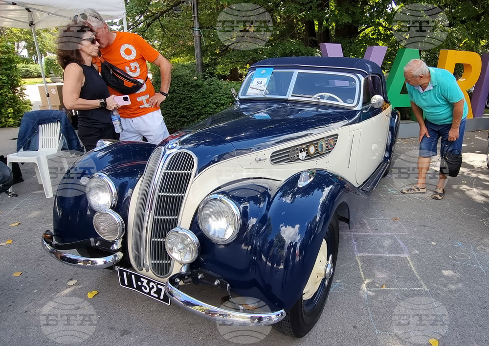 National Competition for Vintage Cars Held in Varna
