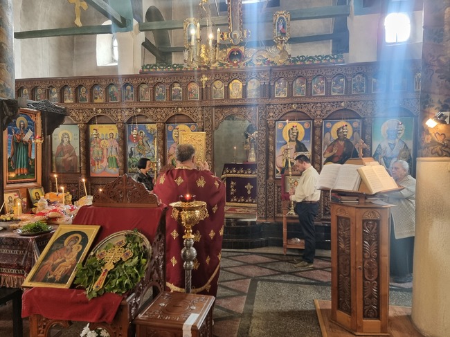 Нашата Кръстова планина е съхранила българския дух, каза отец Георги Атанасов на богослужението за Кръстовден в Смолян