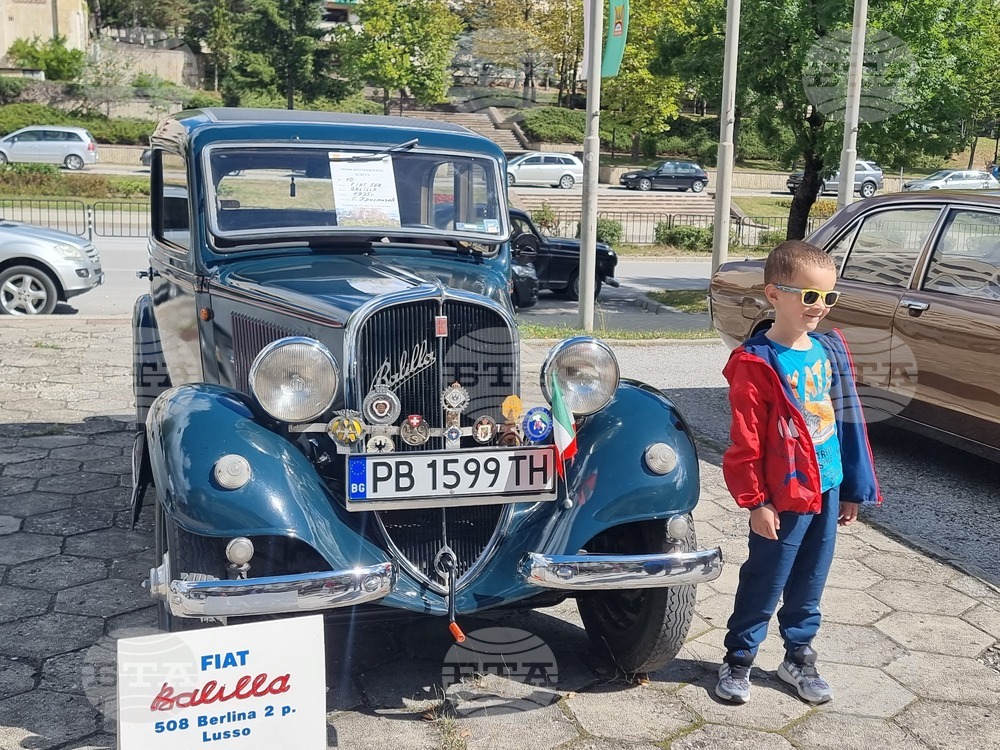 "Фиат" от 1935 г. е най-старият автомобил на парада в Смолян