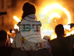 Музика на живо и „огнени“ барабани има в новия спектакъл на „Жар театър“, снимка – „Жар театър“