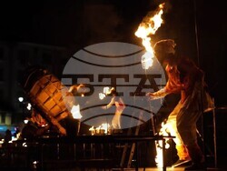 Музика на живо и „огнени“ барабани има в новия спектакъл на „Жар театър“, снимка – „Жар театър“