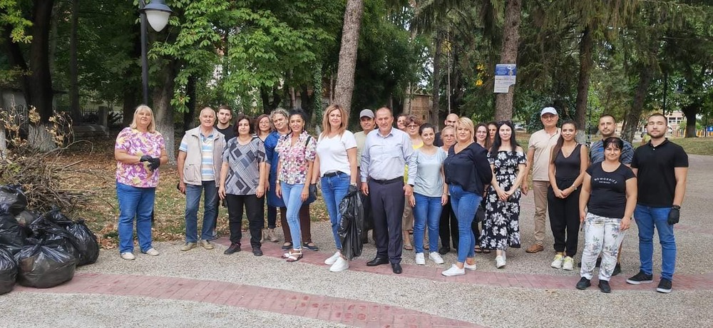Община Кубрат: Служители на общинската администрация в Кубрат се включиха в националната кампания „Да изчистим България заедно“