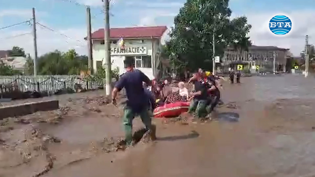 Четири са жертвите на водния потоп в Румъния