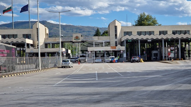 Преминаването на тежкотоварни автомобили през ГКПП "Връшка чука" все още не е възстановено