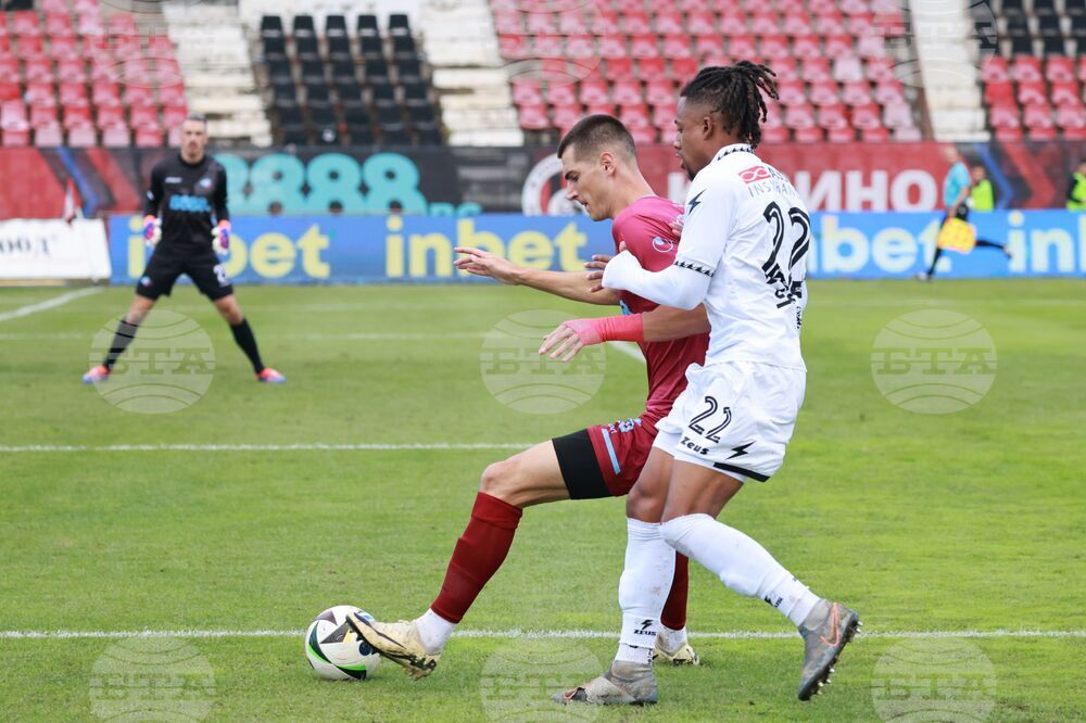 Септември направи обрат срещу Славия