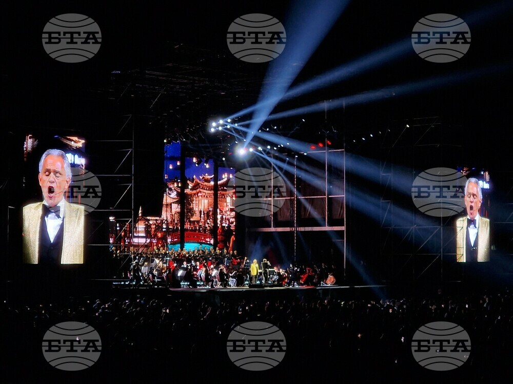 30,000 Applaud Andrea Bocelli with Sofia Philharmonic