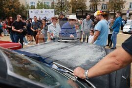 Ретро автомобили - парад