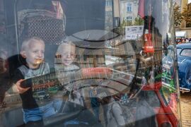 Ретро автомобили - парад