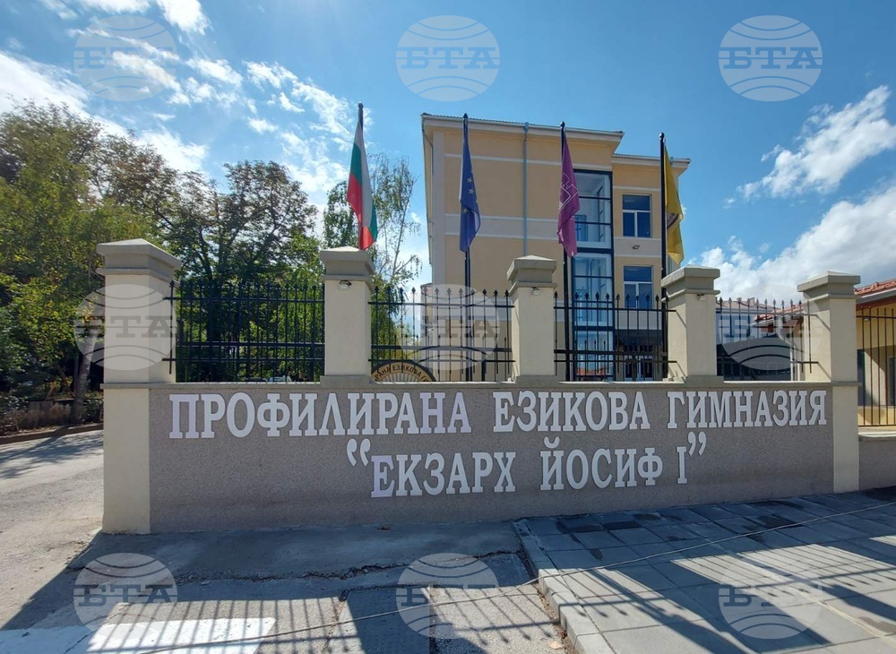 Половината осмокласници в Ловешката езикова гимназия са от населени места извън общината