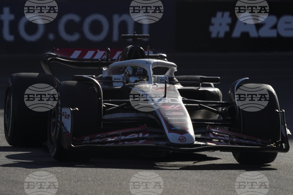 Шефът на румънската Служба за външно разузнаване лети с частен самолет до Азербайджан, за да гледа Формула 1, твърди местна медия