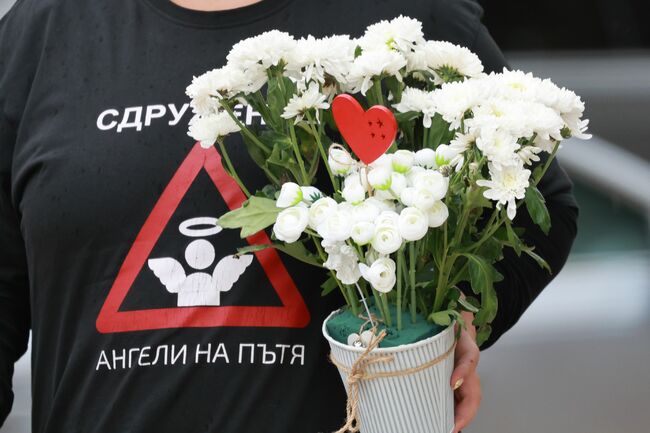 МВР няма да жали ресурс, за да подобри пътната безопасност, увери министър Атанас Илков родителите на деца, загинали при катастрофи