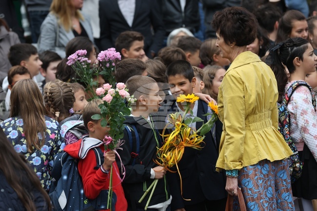 Общо 10 026 деца са приети в първи клас на първо класиране в София 