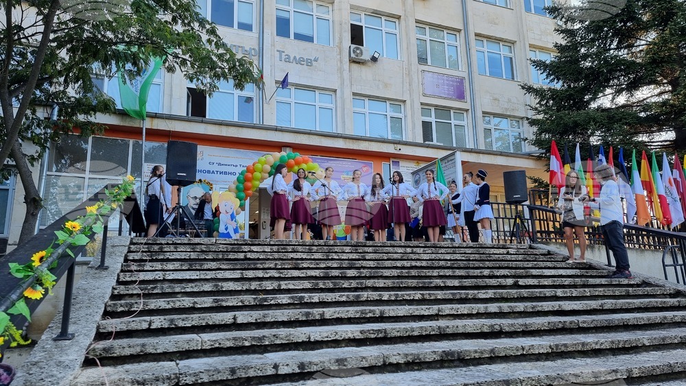 Добрич - училище „Димитър Талев" - първи учебен ден