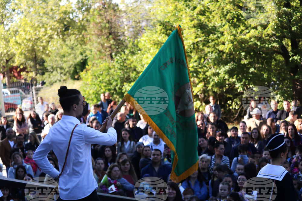 Добрич - училище „Димитър Талев" - първи учебен ден