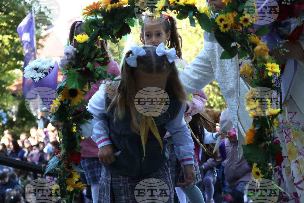 Добрич - училище „Димитър Талев" - първи учебен ден