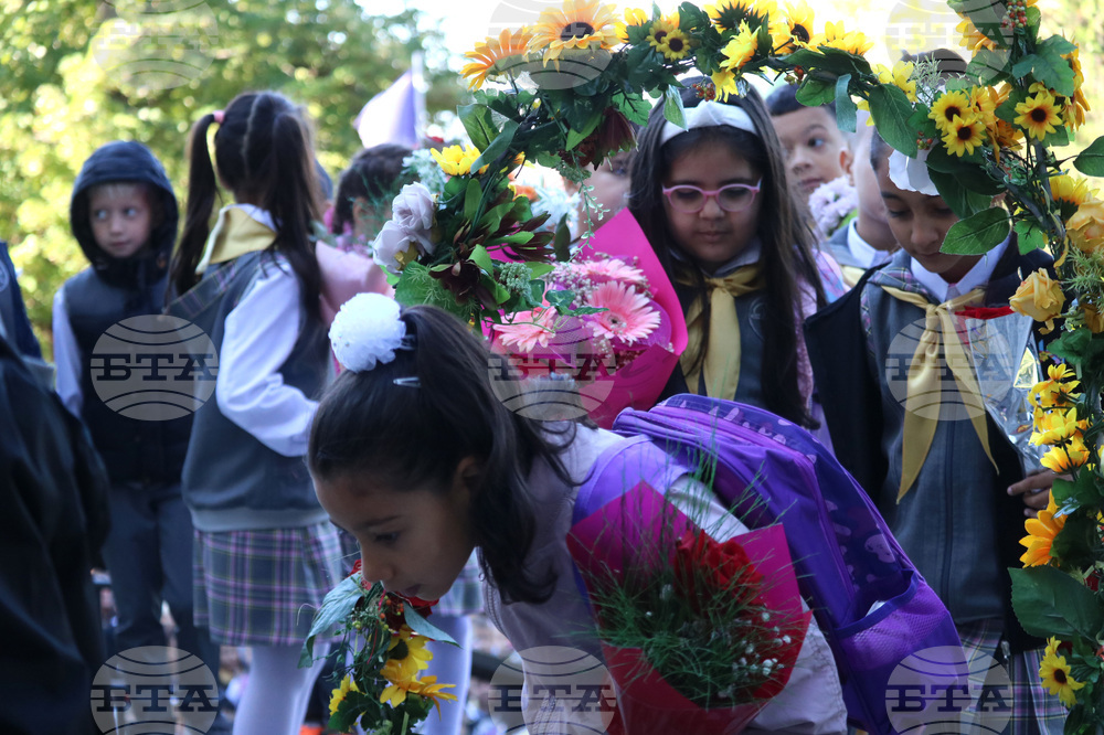 Добрич - училище „Димитър Талев" - първи учебен ден