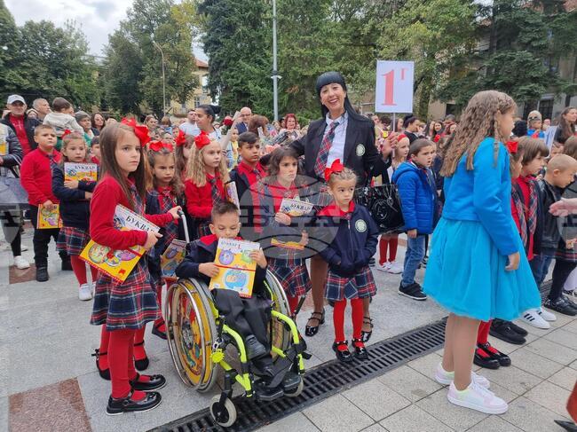 Кюстендил - ученици - откриване на новата учебна година
