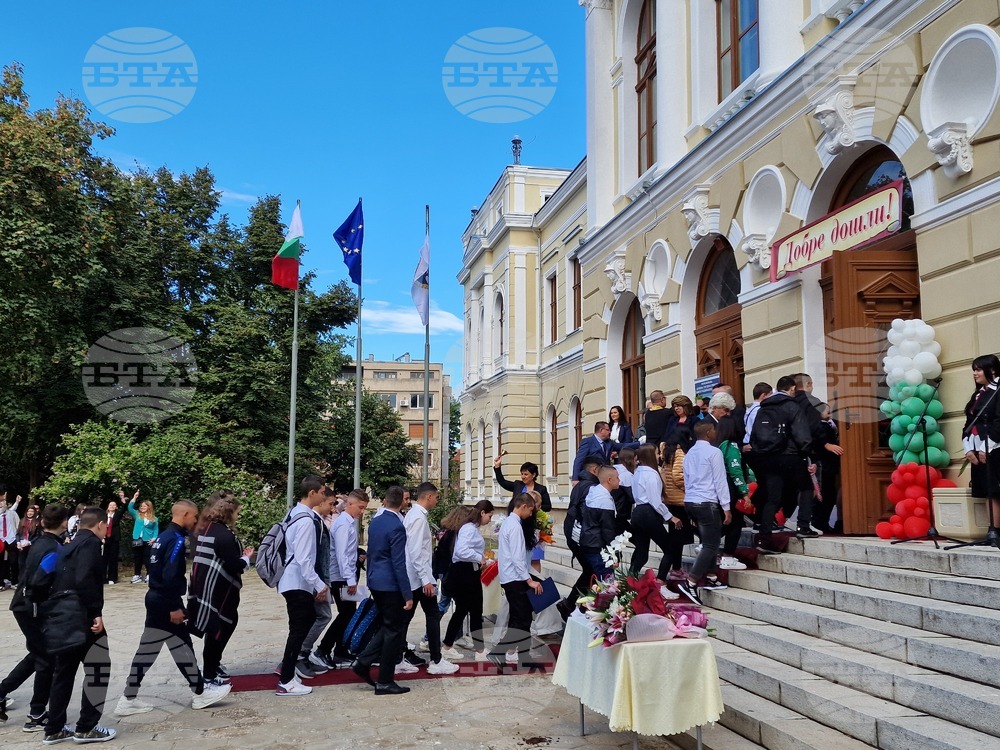 Общо 2450 ученици в община Свищов влизат в класните стаи през новата учебна година