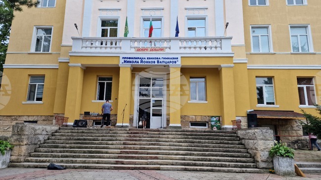 Профилираната езикова гимназия „Никола Вапцаров“ в Шумен ще отбележи тържествено 116-годишнината от рождението на поета 