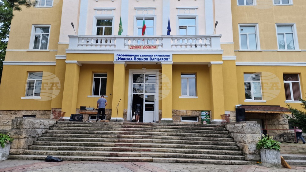 Профилираната езикова гимназия „Никола Вапцаров“ в Шумен ще отбележи тържествено 116-годишнината от рождението на поета 