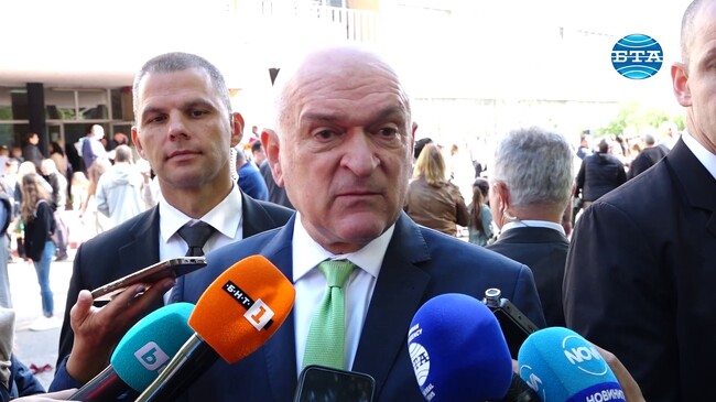 Може би днес или утре ще бъде разчетена т.нар. черна кутия на падналия учебно-боен самолет L-39ZA, каза Димитър Главчев