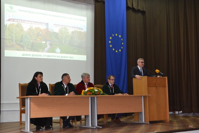 Министърът на туризма присъства на откриването на академичната учебна година в Лесотехническия университет