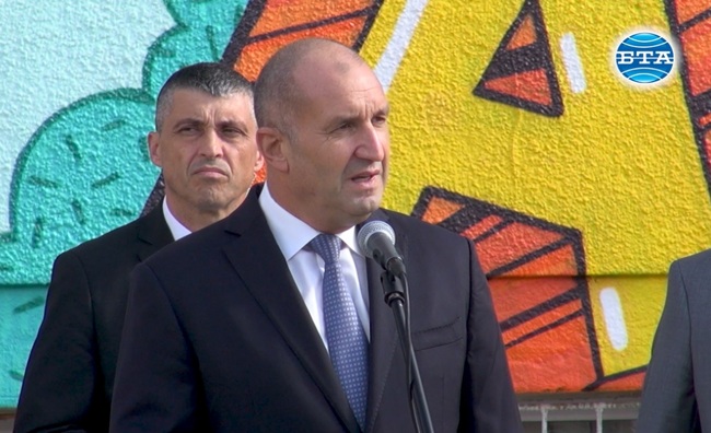 Бъдете истински творци на вашето собствено утре, призова Румен Радев при откриването на учебната година в 128 СУ „Алберт Айнщайн“