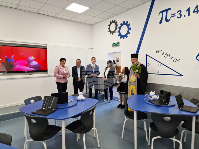 Самоков - „Митрополит Авксейнтий Велешки" - СТЕМ център