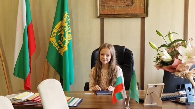 Петокласничката Жанет Радева стана заместник-кмет по образование и култура на община Шумен за един ден