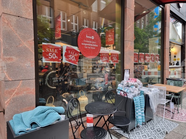 Броят на физическите магазини в Германия се очаква за първи път да спадне под 300 000 