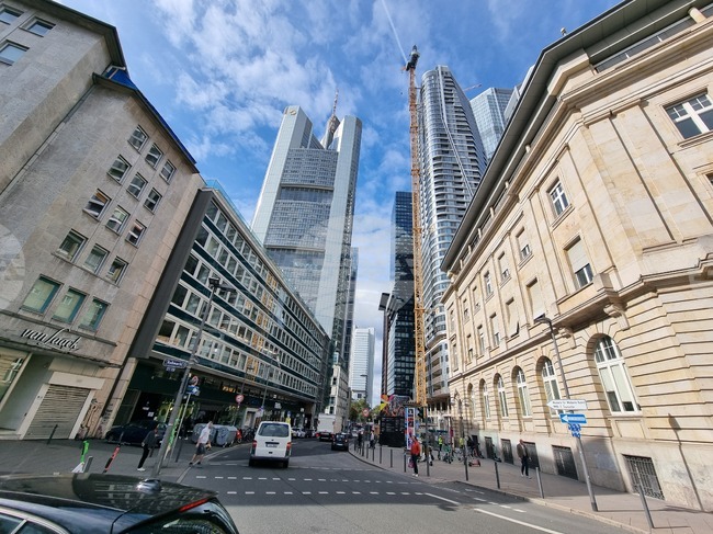 Курсът на еврото остана почти без промяна спрямо долара