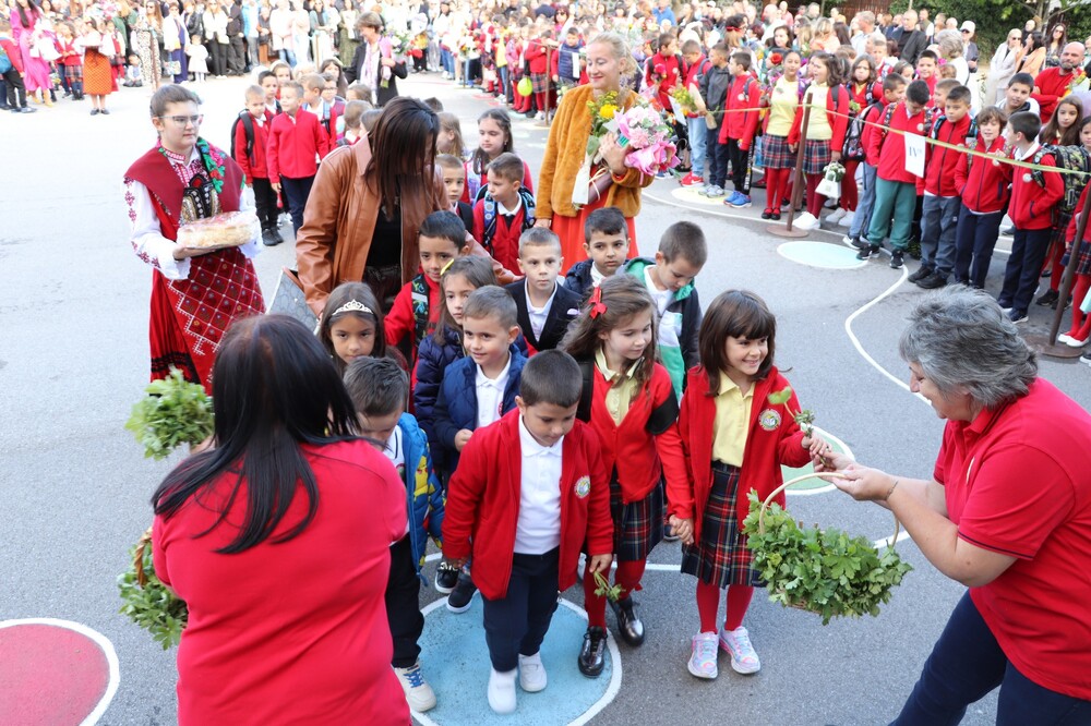 Община Банско: Честит първи учебен ден на всички ученици, учители и родители на добър час