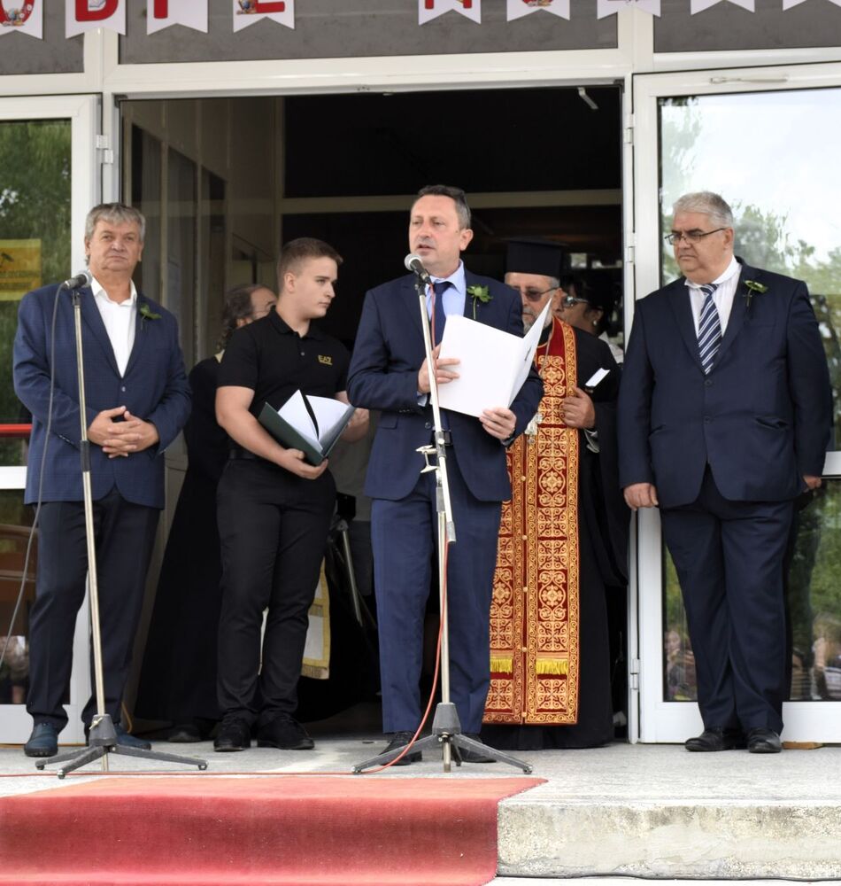 Кметът на Асеновград гостува в ОУ „Петко Каравелов“ за първия учебен ден