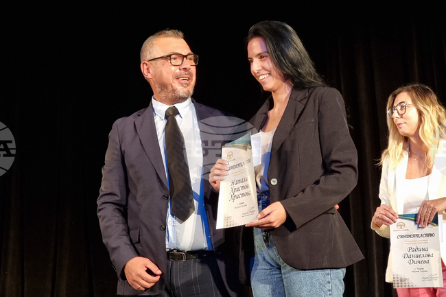 Община Тунджа приема заявления за подпомагане на изявени деца и младежи