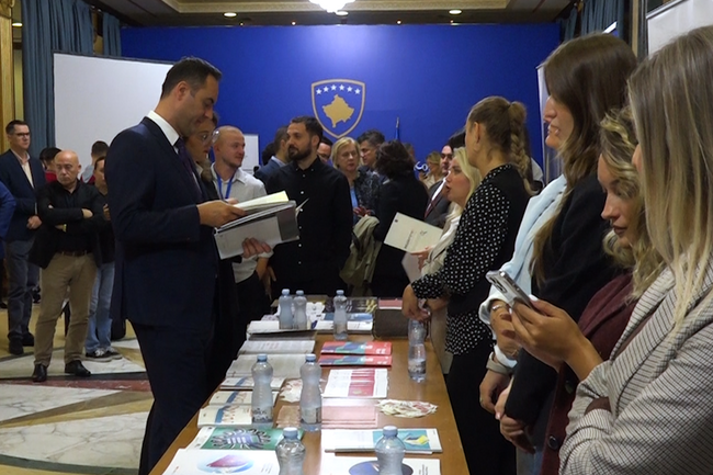 КосоваПрес: В Прищина отбелязват Международния ден на демокрацията, критикуват правителството за нарушаване на демократичните ценности