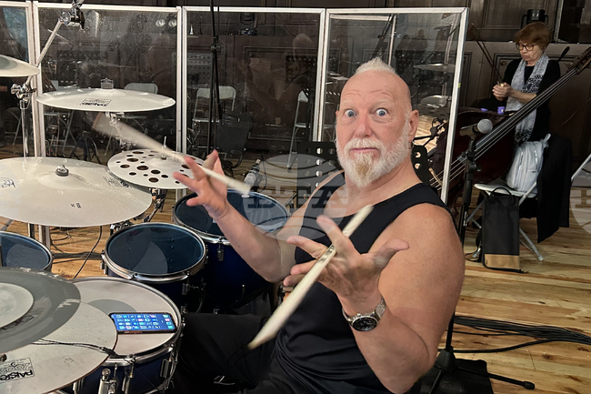 Добрич - Майк Терана - американски барабанист