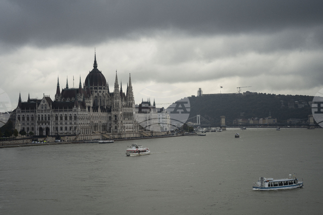 МТИ: Управляващата партия в Унгария представи проект за изменения в конституцията