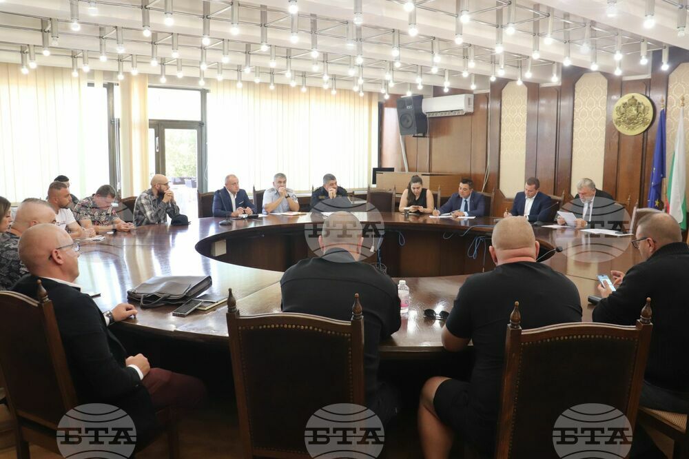Драгомир Драганов свика спешна среща във връзка с организацията на изчакване и преминаване на товарни автомобили през ГКПП „Дунав мост“ при Русе