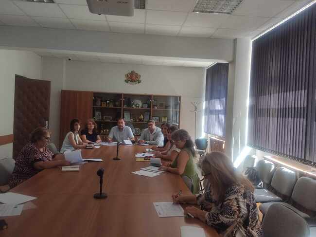 Община Добрич: Стартира изпълнението на проект „Равен достъп до качествено образование, устойчива образователна десегрегация и превенция на вторична сегрегация“ 