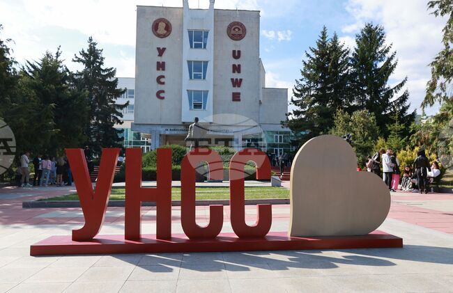  В Университета за национално и световно стопанство се обучават 403 чуждестранни студенти, четирима от тях са от страни от Европейския съюз 